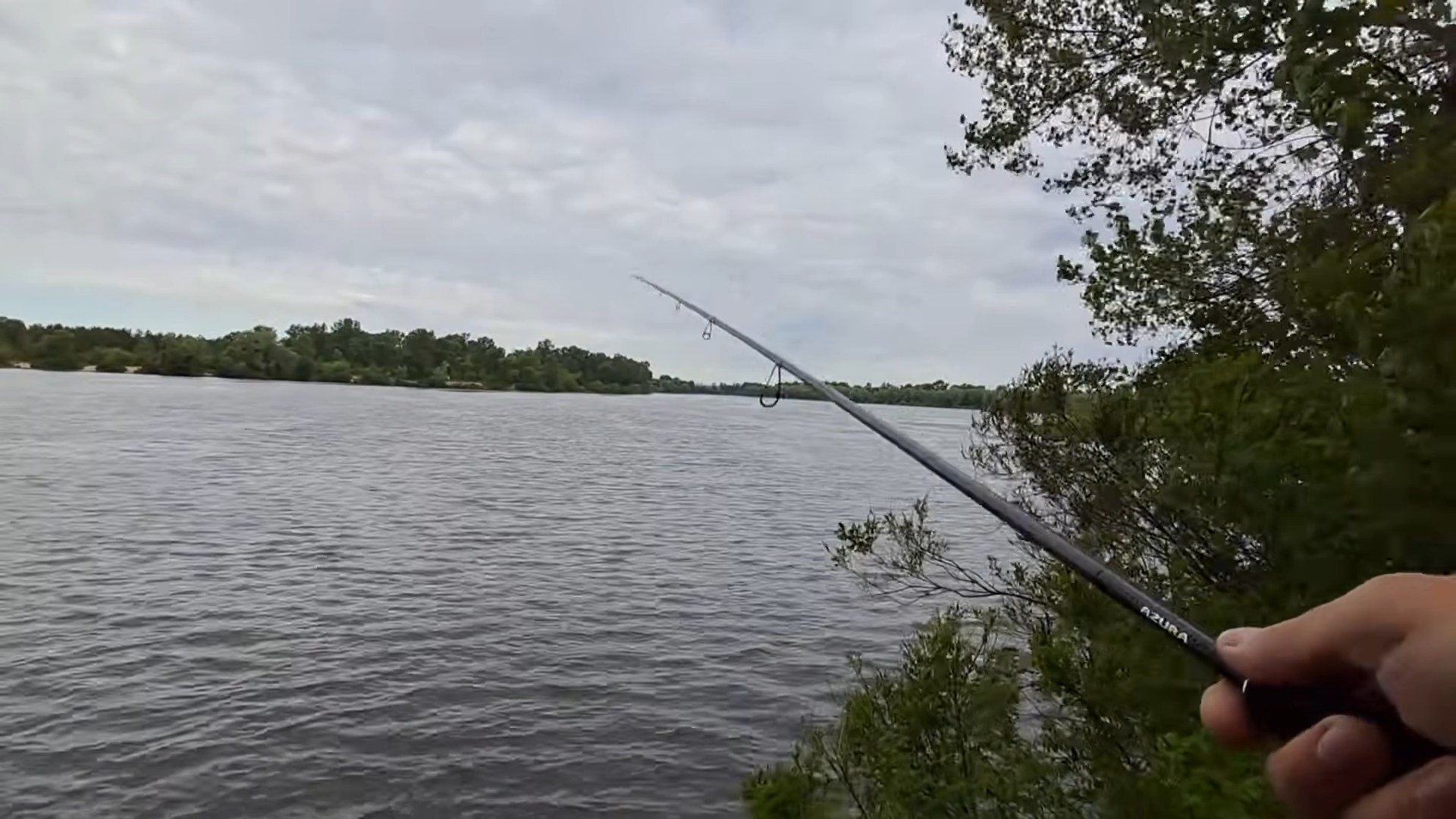Як ловити рибу під час сильного вітру: київський рибалка показав просте рішення для спінінгістів
